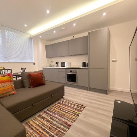 Lovely 2 Double Bedroom Flat With Free Parking - At The Atrium Mk Milton Keynes Eksteriør bilde