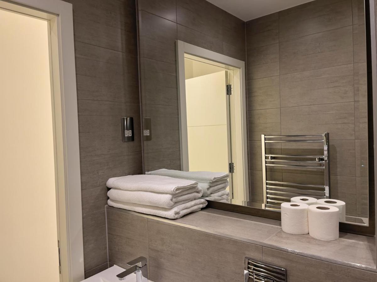 Lovely 2 Double Bedroom Flat With Free Parking - At The Atrium Mk Milton Keynes Eksteriør bilde