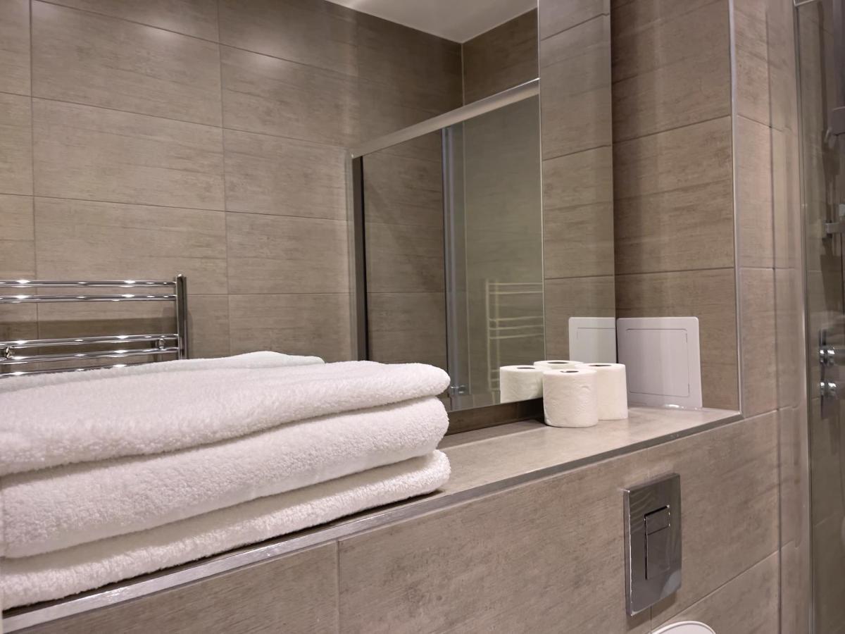 Lovely 2 Double Bedroom Flat With Free Parking - At The Atrium Mk Milton Keynes Eksteriør bilde
