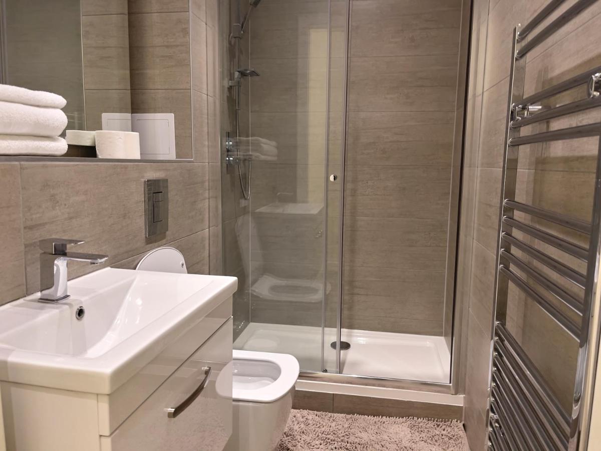 Lovely 2 Double Bedroom Flat With Free Parking - At The Atrium Mk Milton Keynes Eksteriør bilde