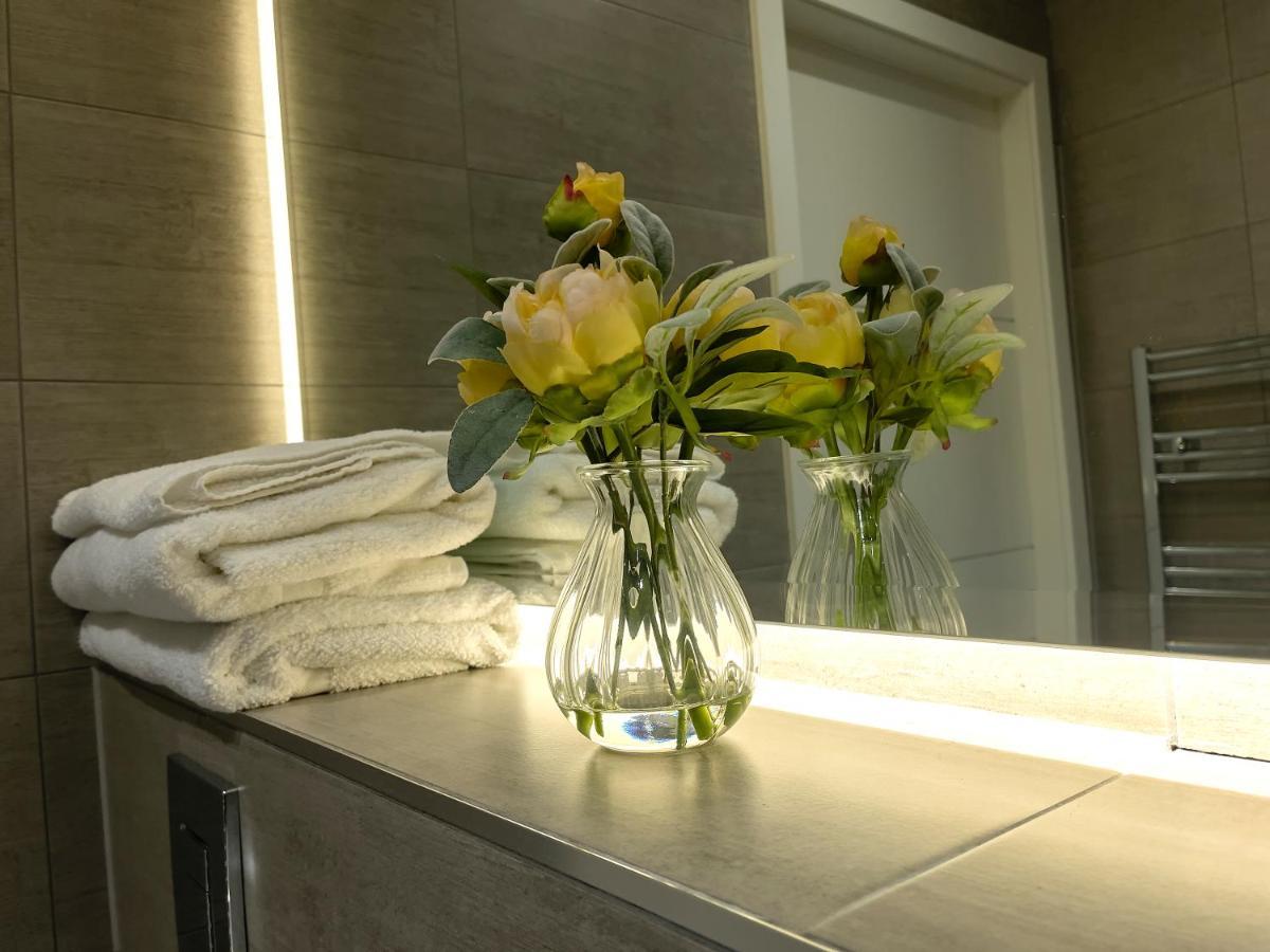 Lovely 2 Double Bedroom Flat With Free Parking - At The Atrium Mk Milton Keynes Eksteriør bilde