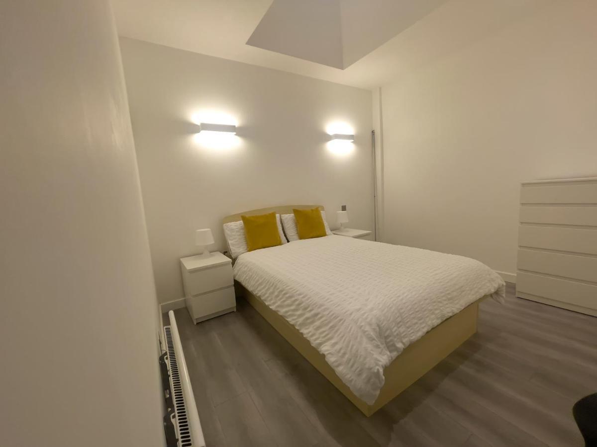 Lovely 2 Double Bedroom Flat With Free Parking - At The Atrium Mk Milton Keynes Eksteriør bilde