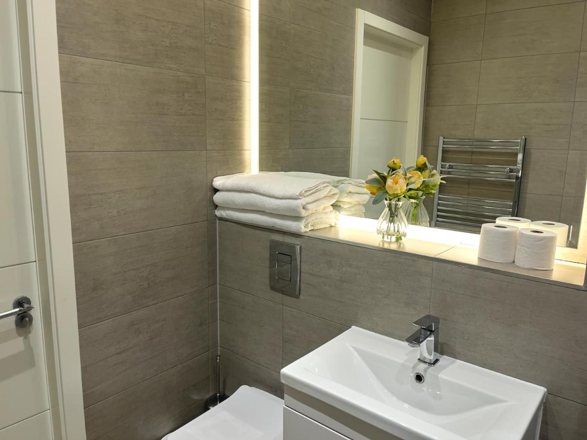 Lovely 2 Double Bedroom Flat With Free Parking - At The Atrium Mk Milton Keynes Eksteriør bilde